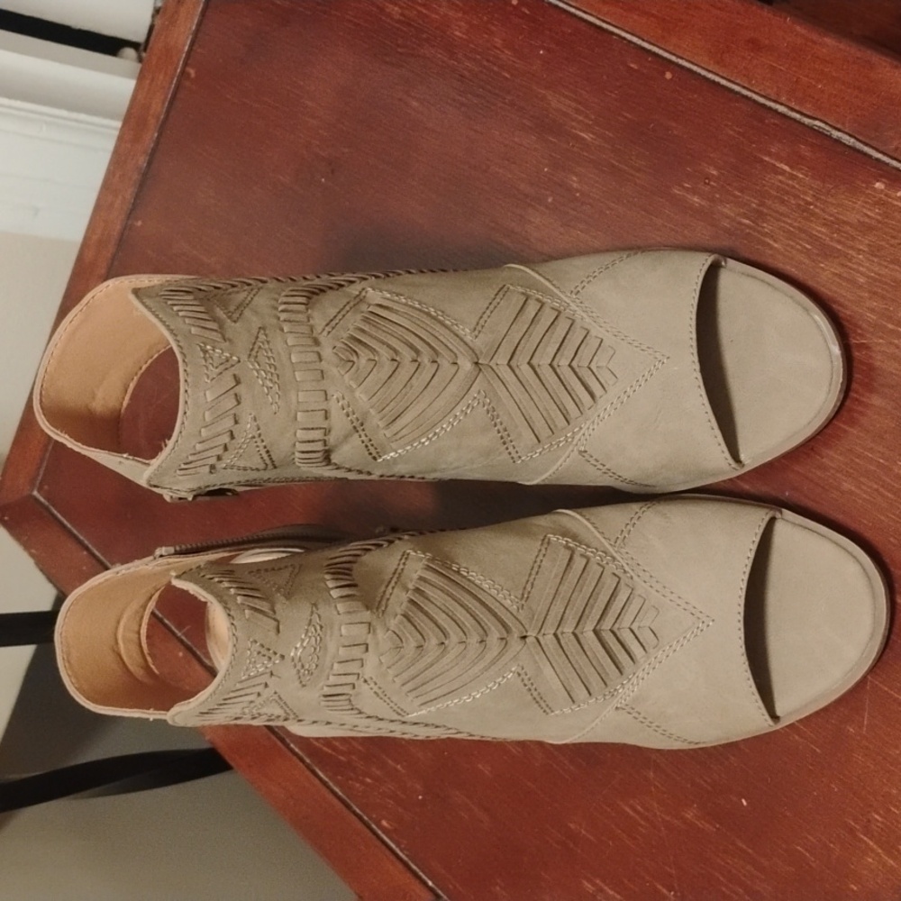 Universal Thread Booties - image 2